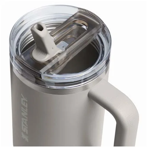 Vaso Stanley Quencher® ProTour 1180 ml de acero inoxidable reciclado aislado con pajita abatible