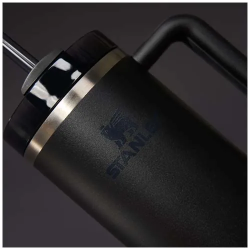 negro intenso Vaso aislado de acero inoxidable reciclado Stanley Quencher® H2.0 FlowState™ 890 ml