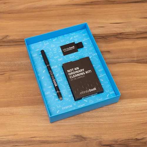 STARTER KIT INFINITEBOOK A5 PLANNER TEXTURE. Kit compuesto por «Infinitebook» con tapa dura, 1 kit de limpieza, 1 rotulador y 1 soporte para bolígrafo