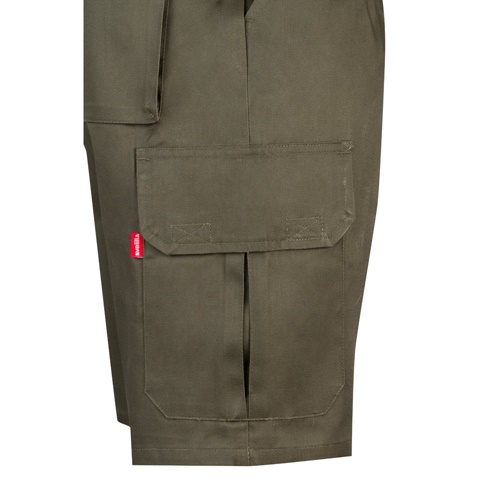 verde militar VL CHIONE. Bermudas en sarga multibolsillos (200g/m²), en algodón (35%) y poliéster (65%)