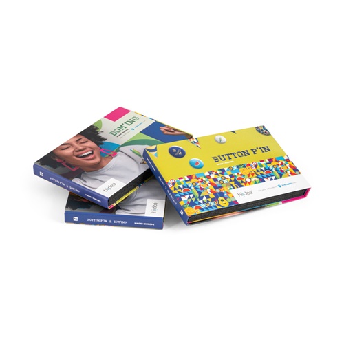 multicolor PIN & DOMING SHOWCASE. Muestrario 2 en 1 de Pins&Domings