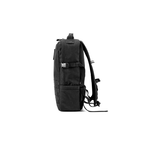 black EDINBURGH BPACK. Mochila de estilo militar en poliéster reciclado 600D, alta densidad y forro en poliéster reciclado 210D 17\'3’