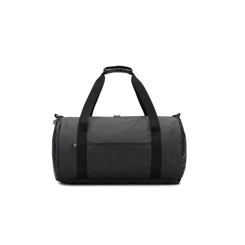 black OSASCO SPORT. Bolsa de deporte de forma cilíndrica fabricada en poliéster reciclado 600D de alta densidad con compartimento lateral para zapatillas