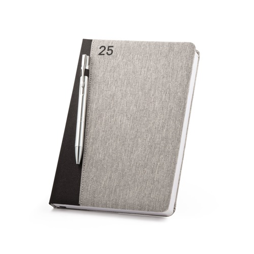 gray LARSSON B5. Agenda B5 en poliéster reciclado (100% rPET)