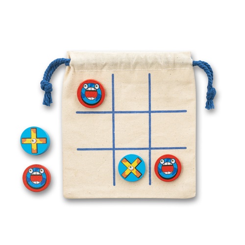 natural claro CROSSES. Clásico juego del tres en raya compuesto por 10 piezas de madera contrachapada
