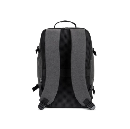 gris oscuro CIES. Mochila hecha para que cumpla con las medidas que piden las aerolíneas, fabricada con poliéster reciclado de alta resistencia