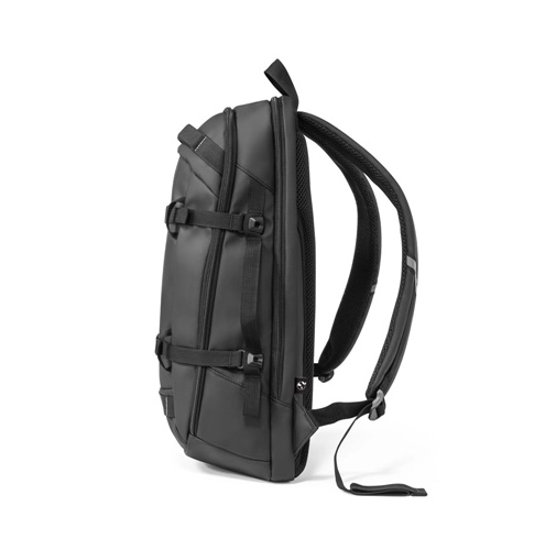 black KAMPALA. Mochila para portátil en poliéster reciclado de alta densidad 900D, con revestimiento resistente al agua y forro de poliéster reciclado 210D 17\'3\