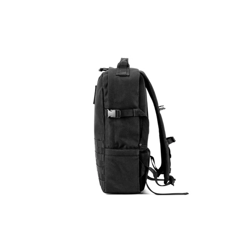EDINBURGH BPACK. Mochila de estilo militar en poliéster reciclado 600D, alta densidad y forro en poliéster reciclado 210D 17\'3’
