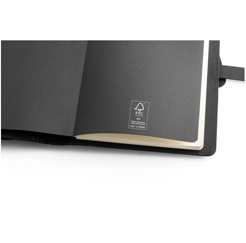 black EMERGE A5 FOLDER. Carpeta tamaño A5 hecha en poliéster reciclado (100% rPET) 300D con cargador inalámbrico incorporado