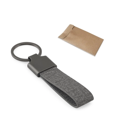 RAVEN. LLAVERO RECTANGULAR DE METAL Y PET RECICLADO (30 % RECICLADO)