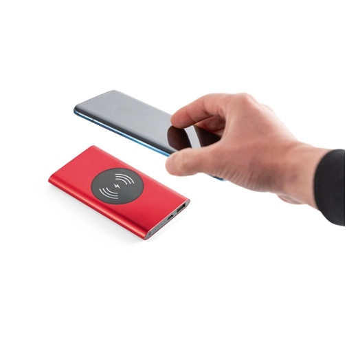 red CASSINI. Power bank 4\'000 mAh con cargador inalámbrico de 5W, fabricado en aluminio reciclado (100% rAL)