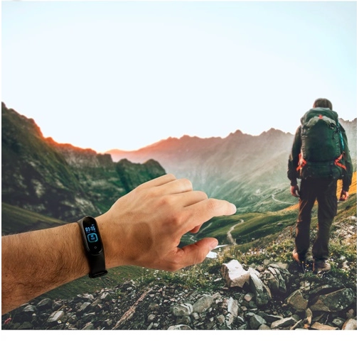 black CALATRAVA. Pulsera deportiva inteligente con 3 días de autonomía en ABS y TPU