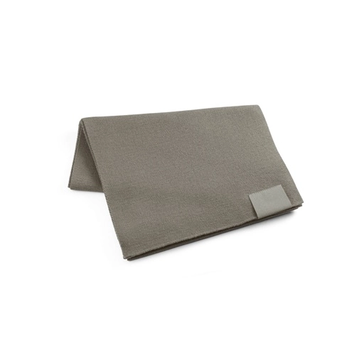 gris claro SERENITY. Bufanda de poliéster reciclado (100% rPET) con detalle cosido para personalizar