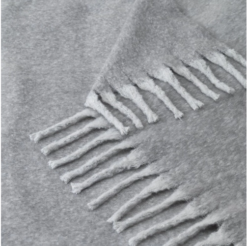 gray COMFY. Manta de poliéster reciclado (100 % rPET) (300 g/m²), con tacto de mohair