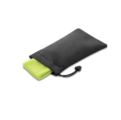 BERNAL. Toalla deportiva refrescante de poliéster reciclado (100% rPET)