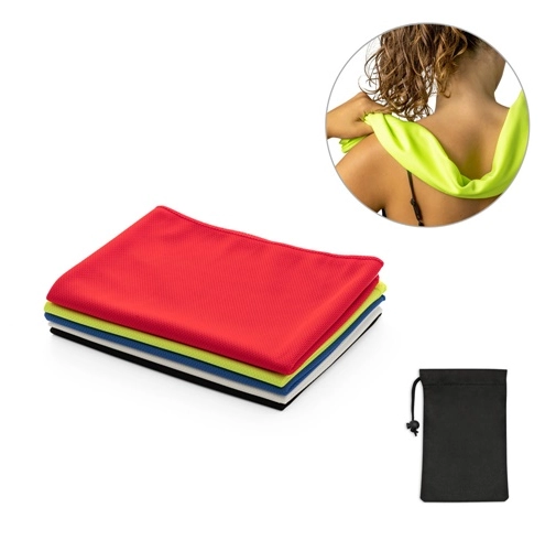 BERNAL. Toalla deportiva refrescante de poliéster reciclado (100% rPET)