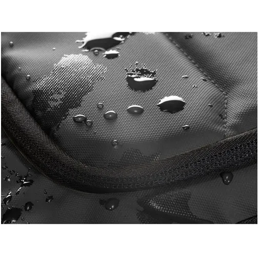 black TOULON. Mochila para portátil fabricada en poliéster reciclado 600D de alta densidad 16\