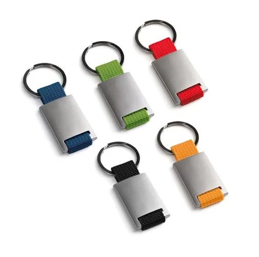 GRIPITCH. LLAVERO DE METAL CON CINCHA