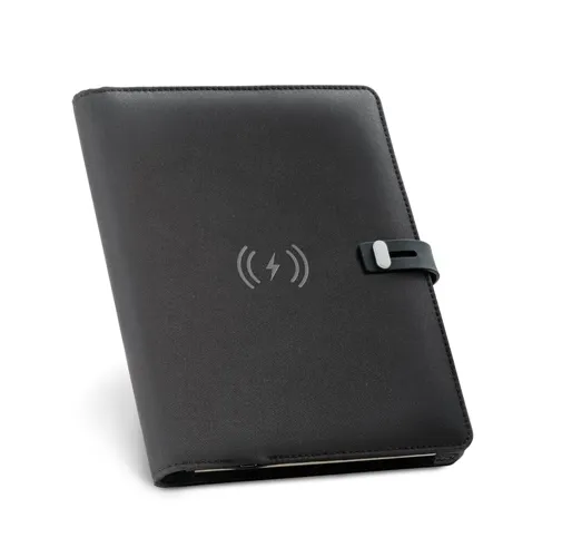black EMERGE A5 FOLDER. Carpeta tamaño A5 hecha en poliéster reciclado (100% rPET) 300D con cargador inalámbrico incorporado