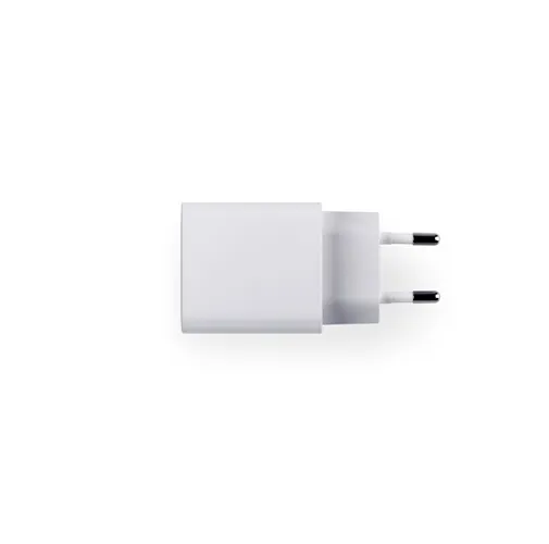 white WEGENER. Adaptador de corriente con puerto USB-A de 18 W y USB-C de 20 W en ABS reciclado (100% rABS)