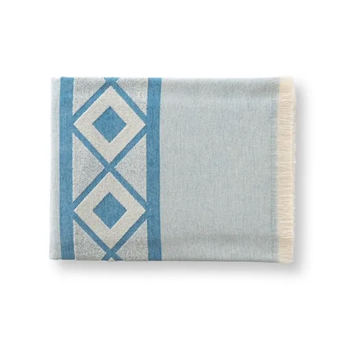 blue MALEK. Toalla de baño y multifuncional (350g/m²) fabricada en algodón ligero y resistente (85%) y algodón reciclado (15%)