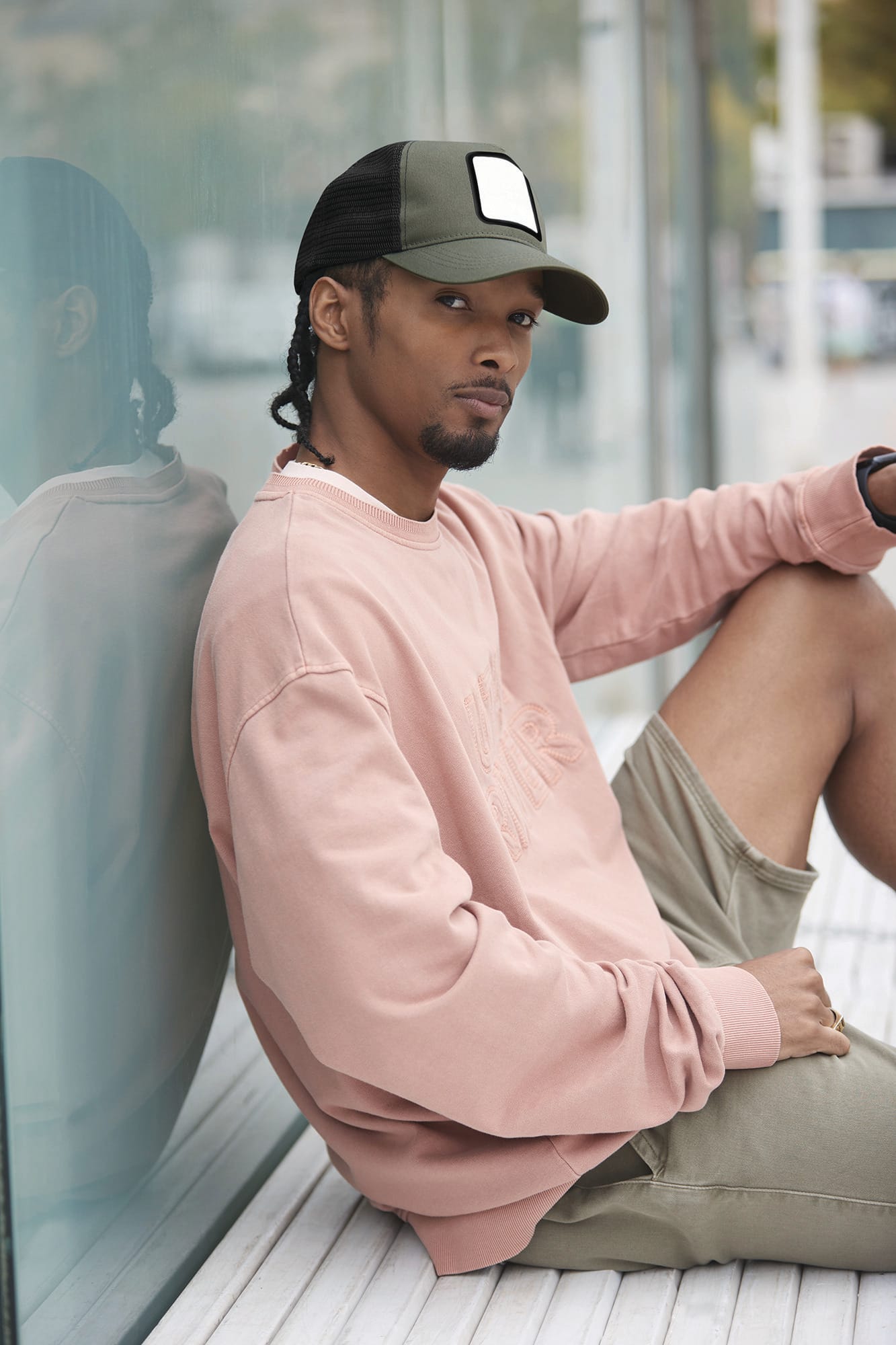 GORRA TRUCKER DE 5 PANELES CON PARCHE CUADRADO<BR/>