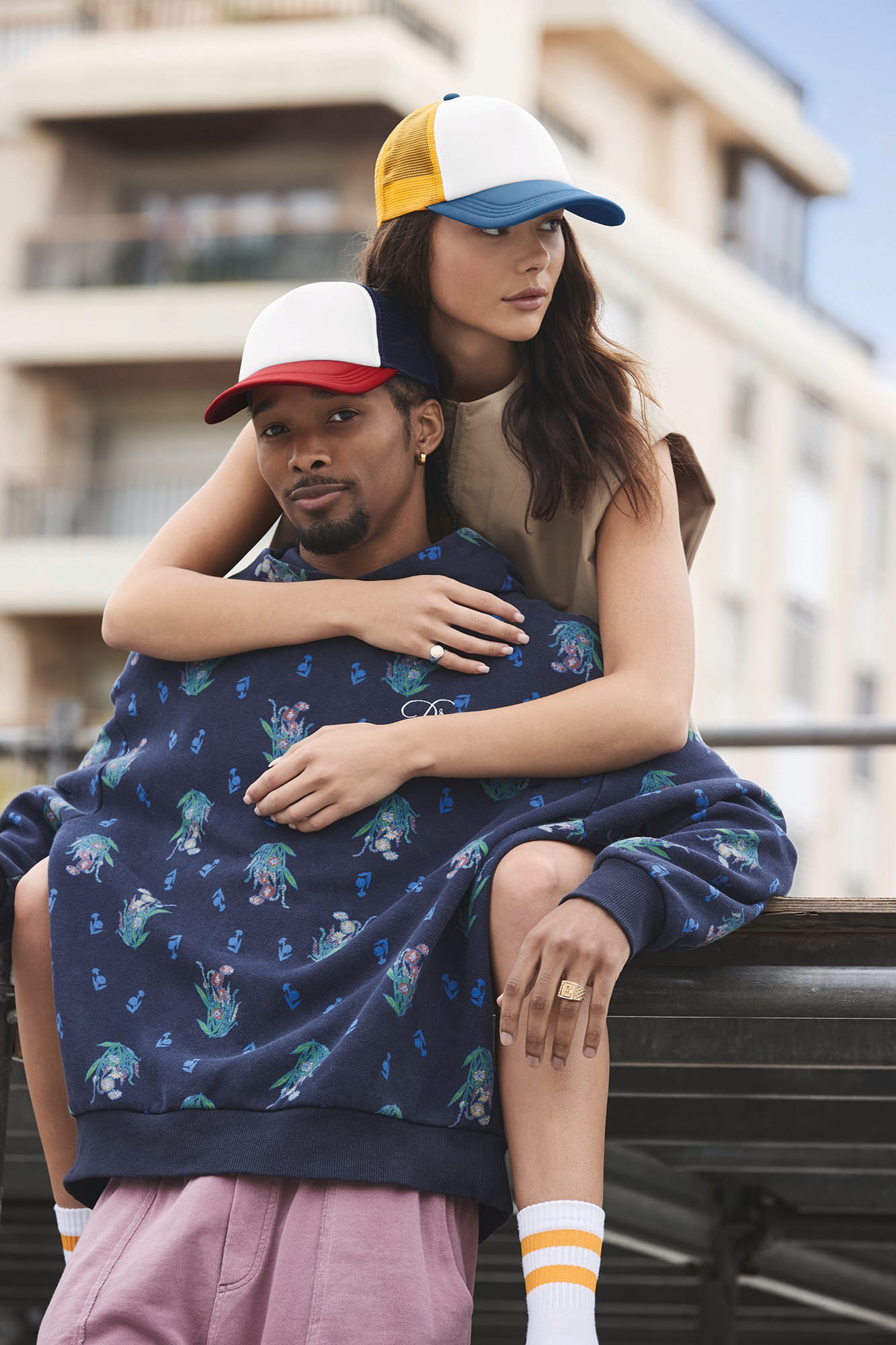 GORRA TRUCKER DE 5 PANELES MULTICOLOR<BR/>