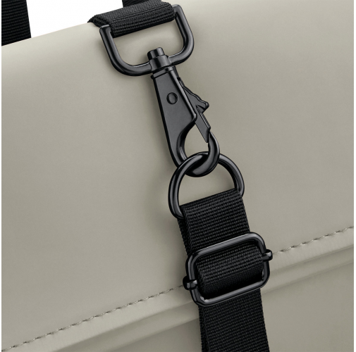 Mochila de poliuretano mate con solapa enrollable<br/>