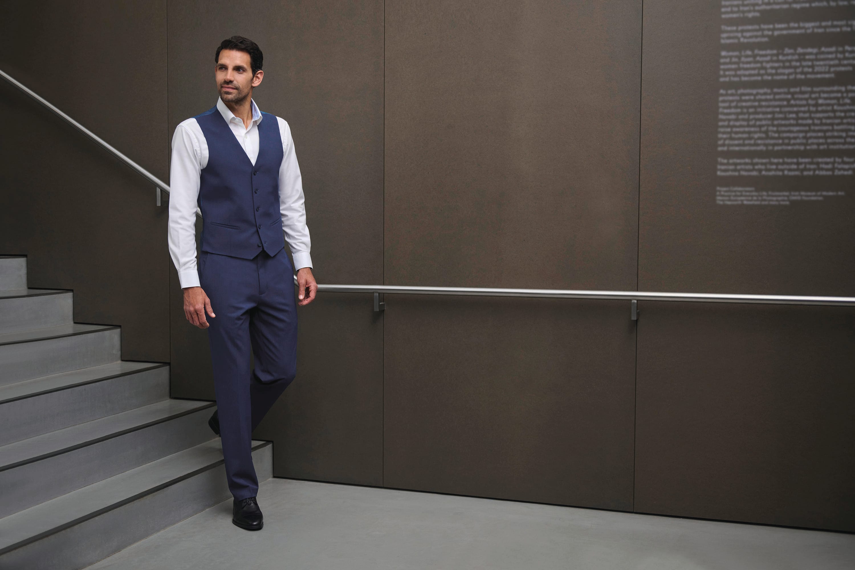 CHALECO HOMBRE GEORGE CORTE ENTALLADO<BR/>