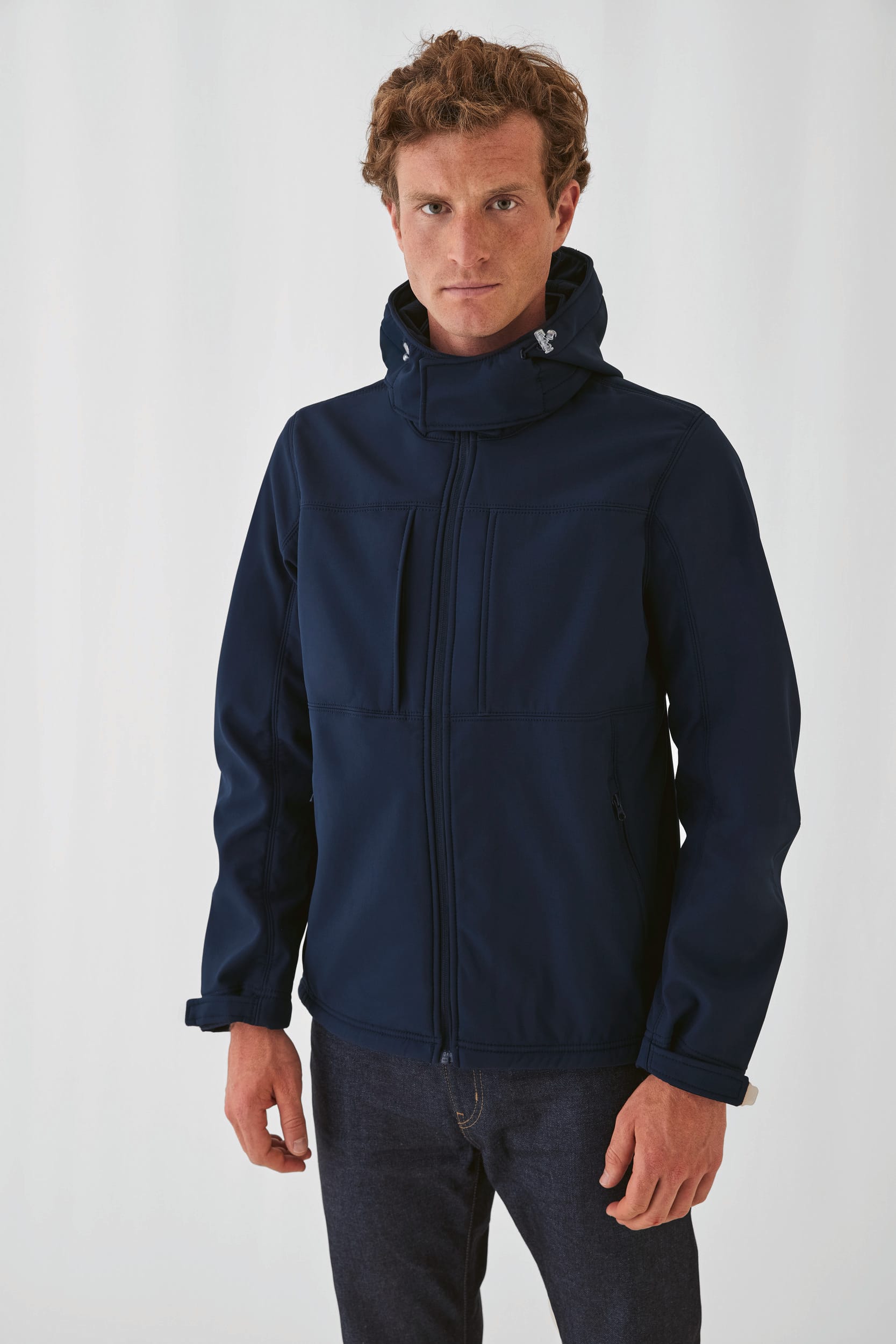 CHAQUETA SOFTSHELL CON CAPUCHA HOMBRE