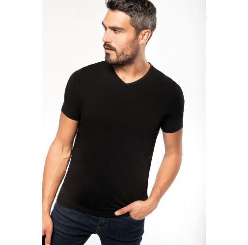 CAMISETA CON ELASTANO CUELLO DE PICO HOMBRE