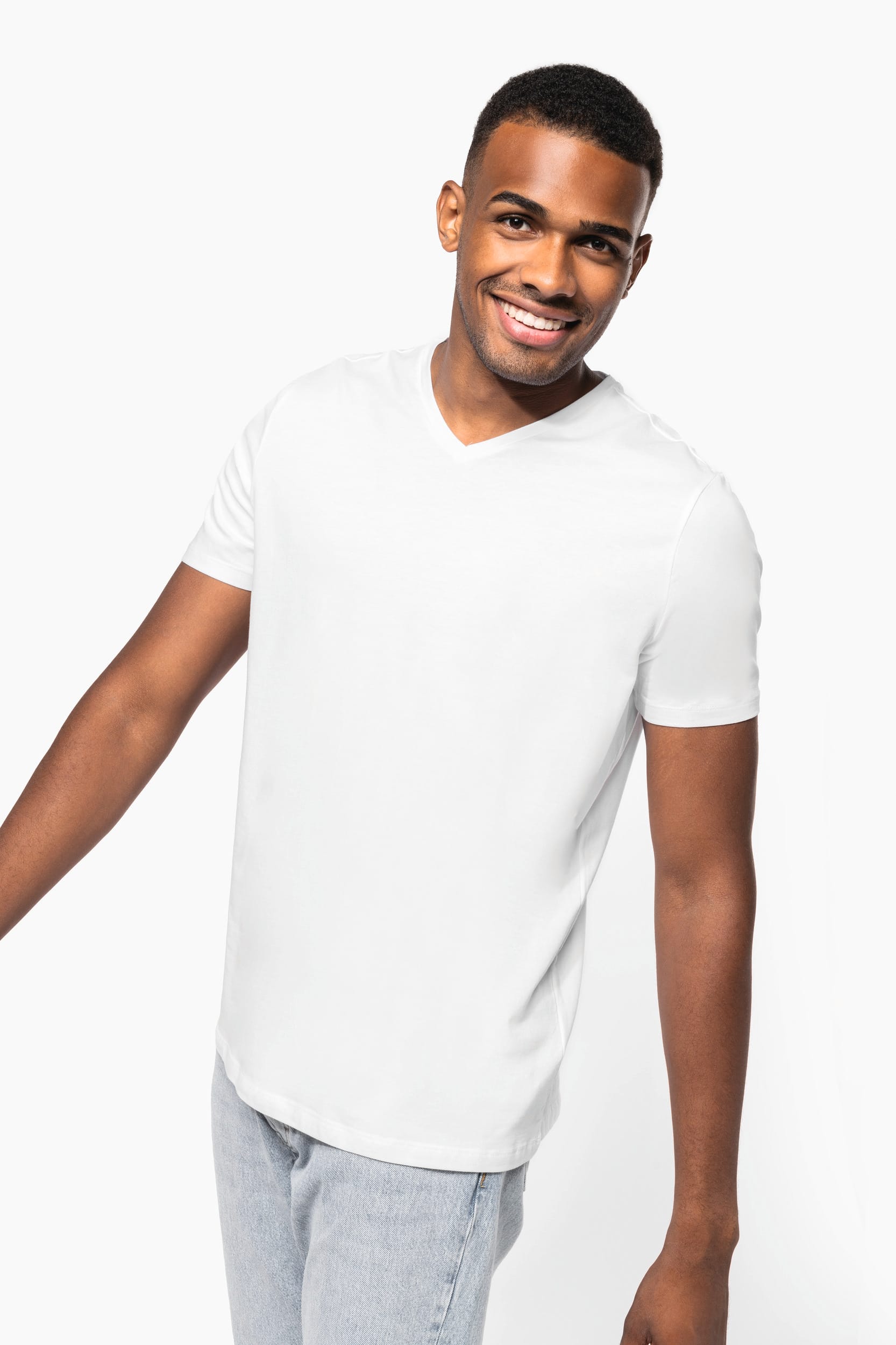 Camiseta con elastano cuello de pico hombre