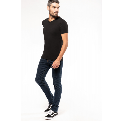 Camiseta con elastano cuello de pico hombre