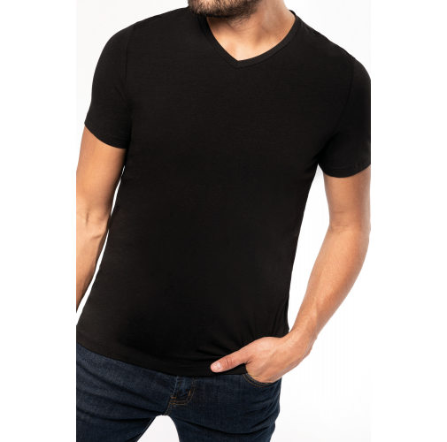 Camiseta con elastano cuello de pico hombre
