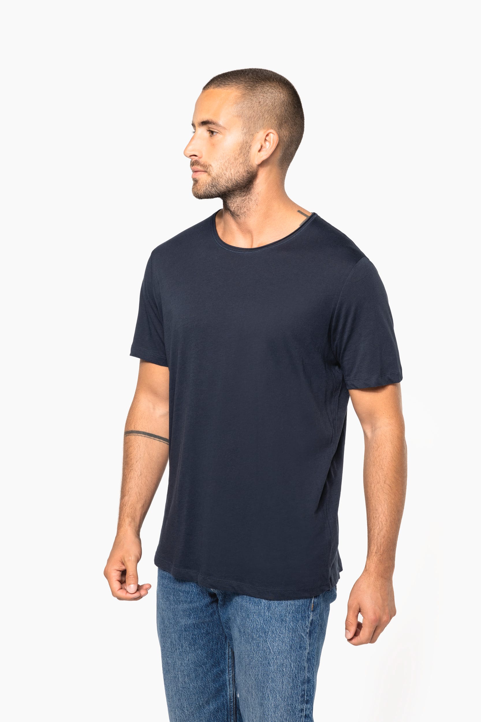 Camiseta orgánica con cuello sin costuras y manga corta hombre