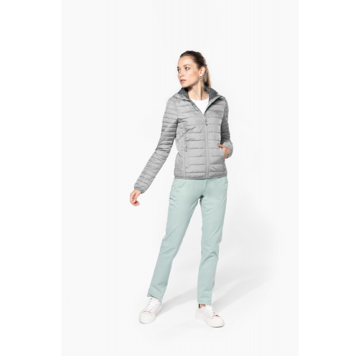 Chaqueta acolchada y ligera con capucha mujer