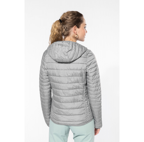 Chaqueta acolchada y ligera con capucha mujer