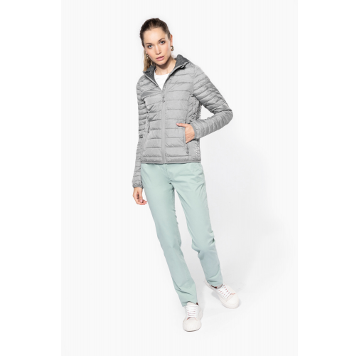Chaqueta acolchada y ligera con capucha mujer