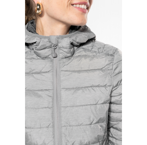 Chaqueta acolchada y ligera con capucha mujer