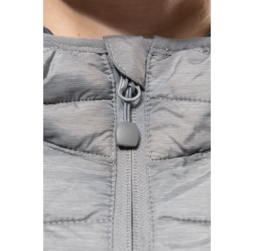 Chaqueta acolchada y ligera con capucha mujer