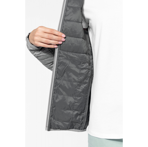 Chaqueta acolchada y ligera con capucha mujer