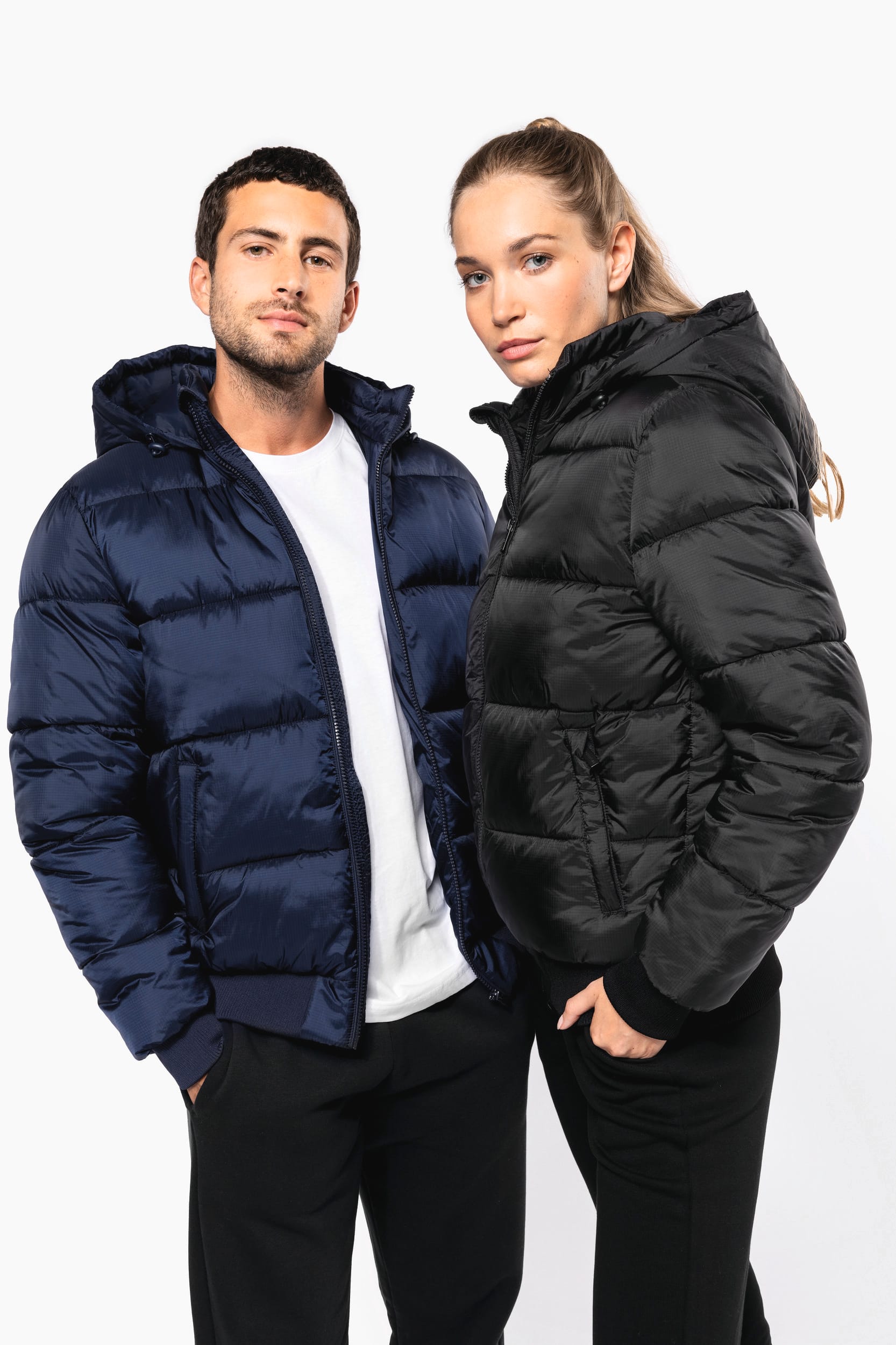 Chaqueta ripstop reciclada con capucha unisex