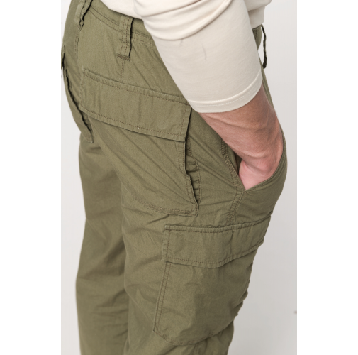 Pantalón ligero multibolsillos para hombre