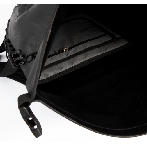 Mochila impermeable con compartimento para el casco