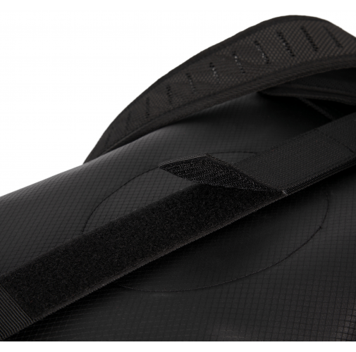 Mochila impermeable con compartimento para el casco