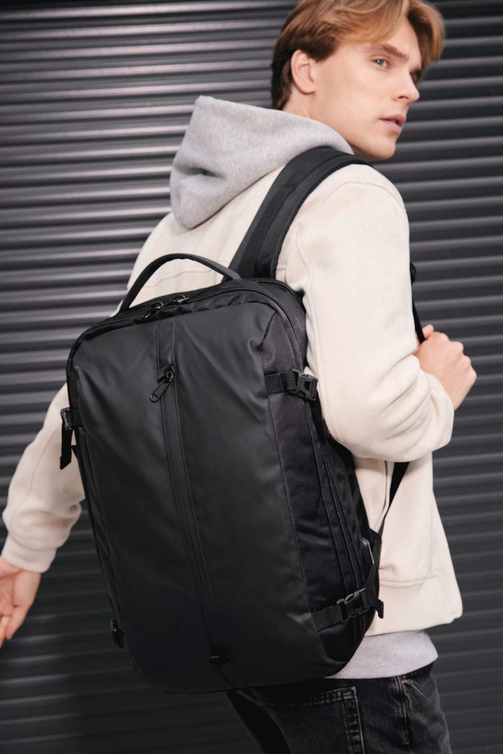 MOCHILA BUSINESS CON SOPORTE PARA EL PORTÁTIL