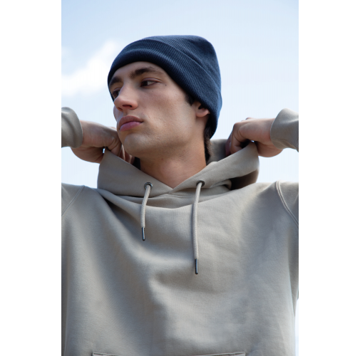 Gorro punto reciclado con dobladillo