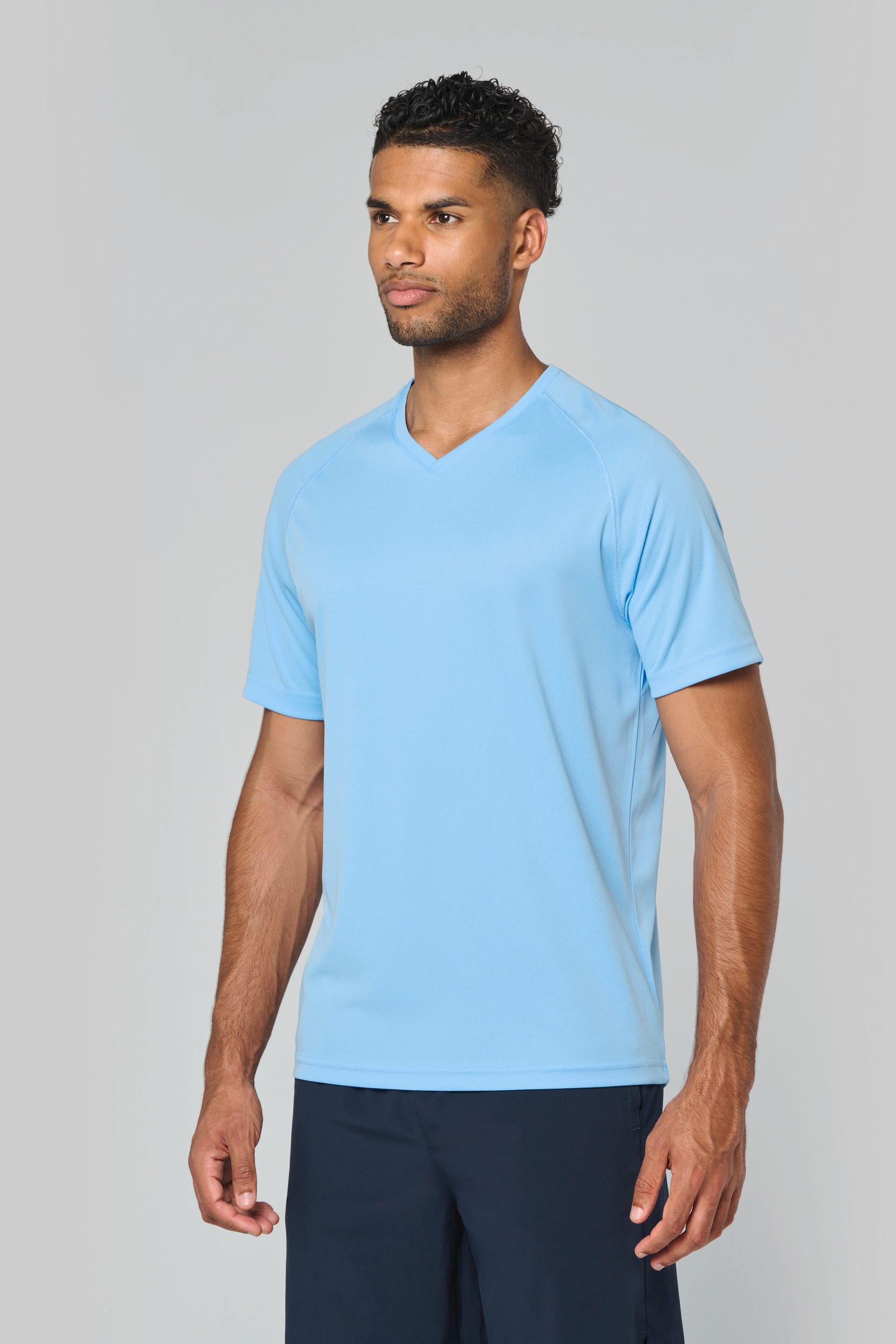 CAMISETA DE DEPORTE CUELLO DE PICO HOMBRE