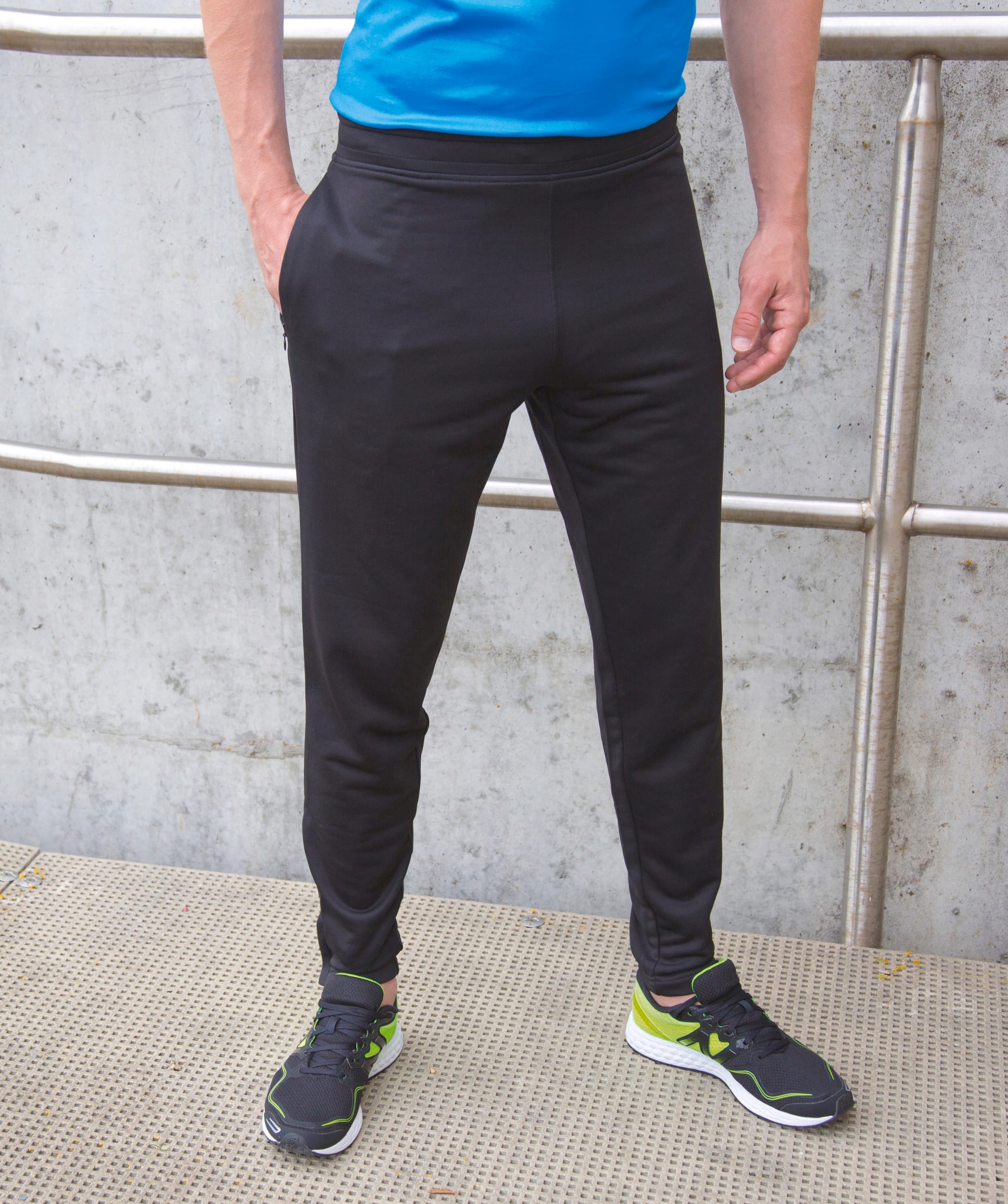 PANTALÓN DE JOGGING CEÑIDO HOMBRE