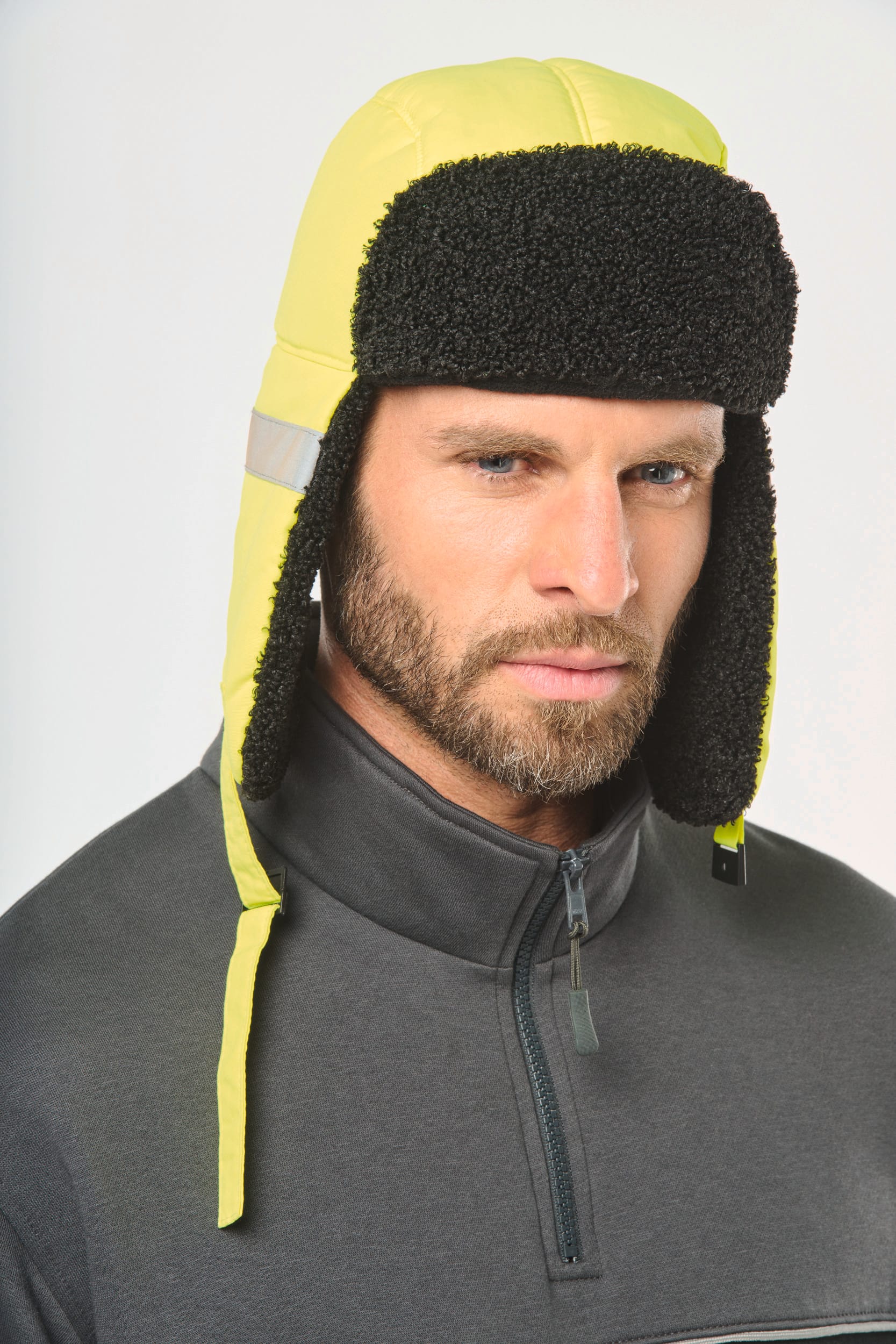 Gorra acolchada con orejeras